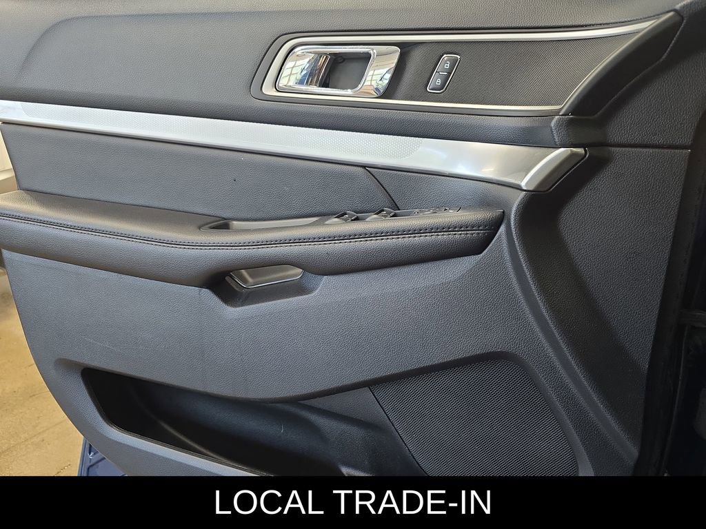 Used 2016 Ford Explorer XLT w/ Equipment Group 201A AWD/4WD image 28