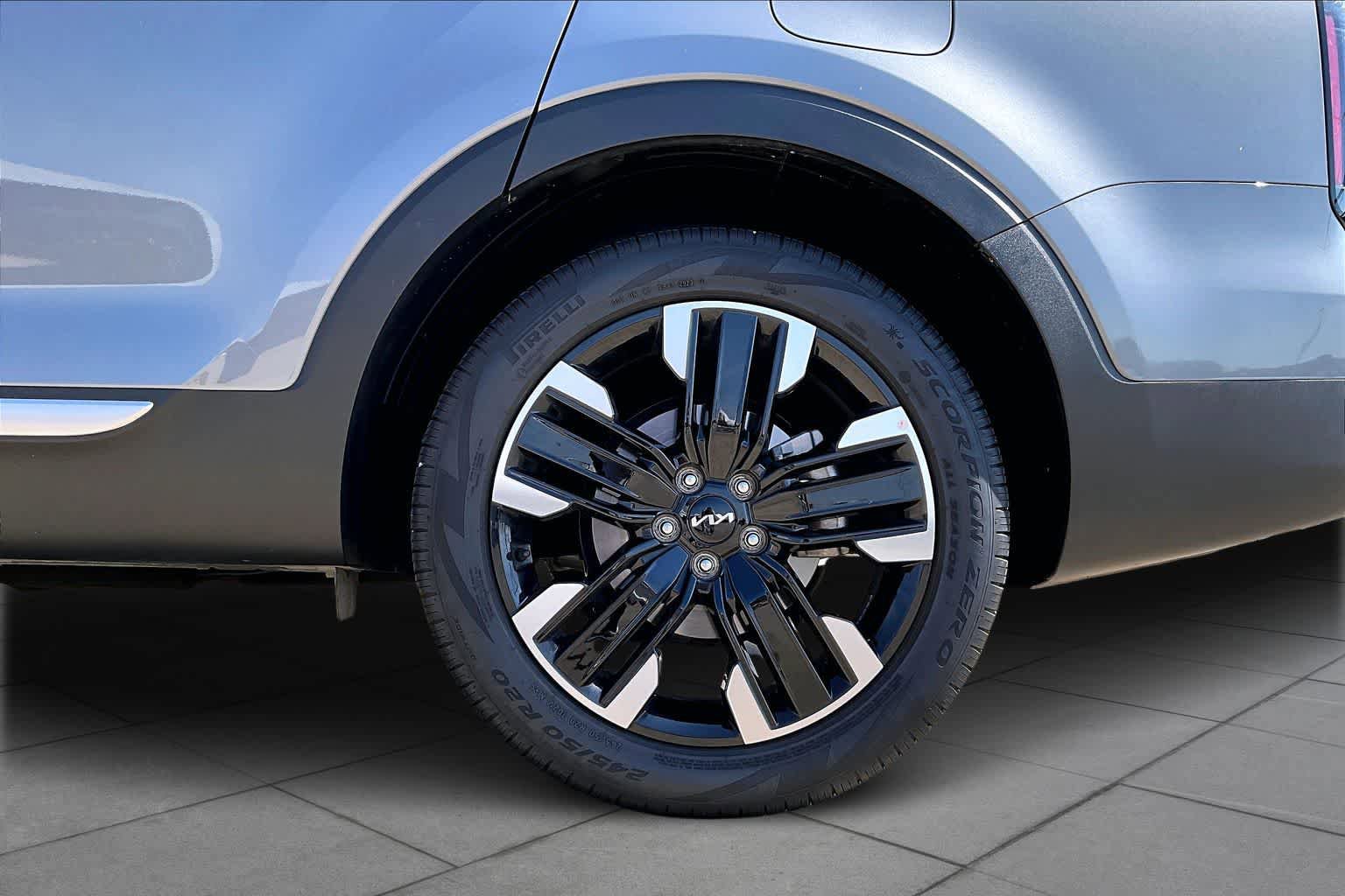 Used 2024 Kia Telluride SX FWD image 16