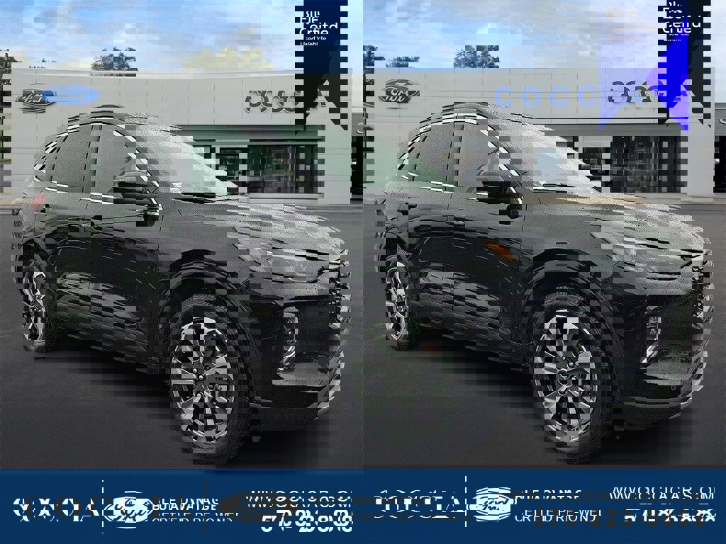 Certified 2023 Ford Escape Platinum w/ Class II Trailer Tow Package image 3