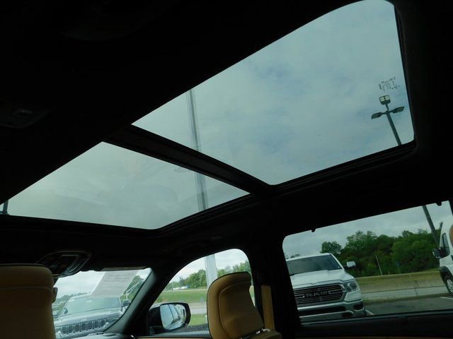 Used 2023 Jeep Grand Cherokee L Summit image 5