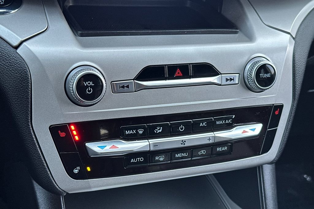 Certified 2022 Ford Explorer XLT w/ Equipment Group 202A image 19