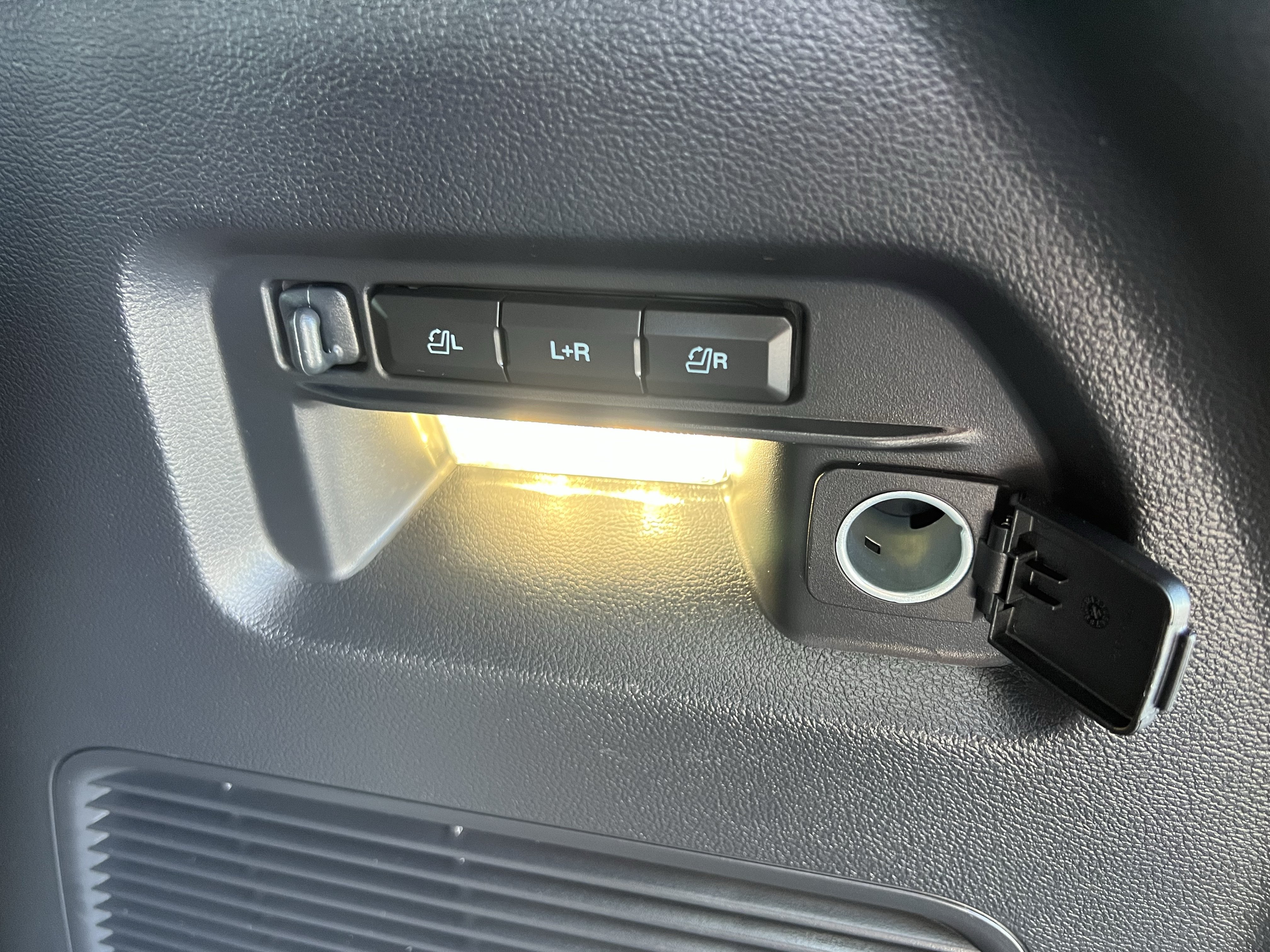 Used 2025 Ford Explorer ST AWD/4WD image 61