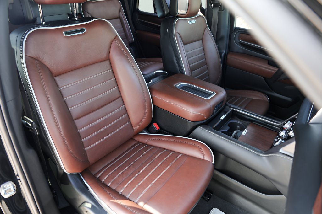 Used 2023 GMC Yukon Denali Ultimate AWD/4WD image 36
