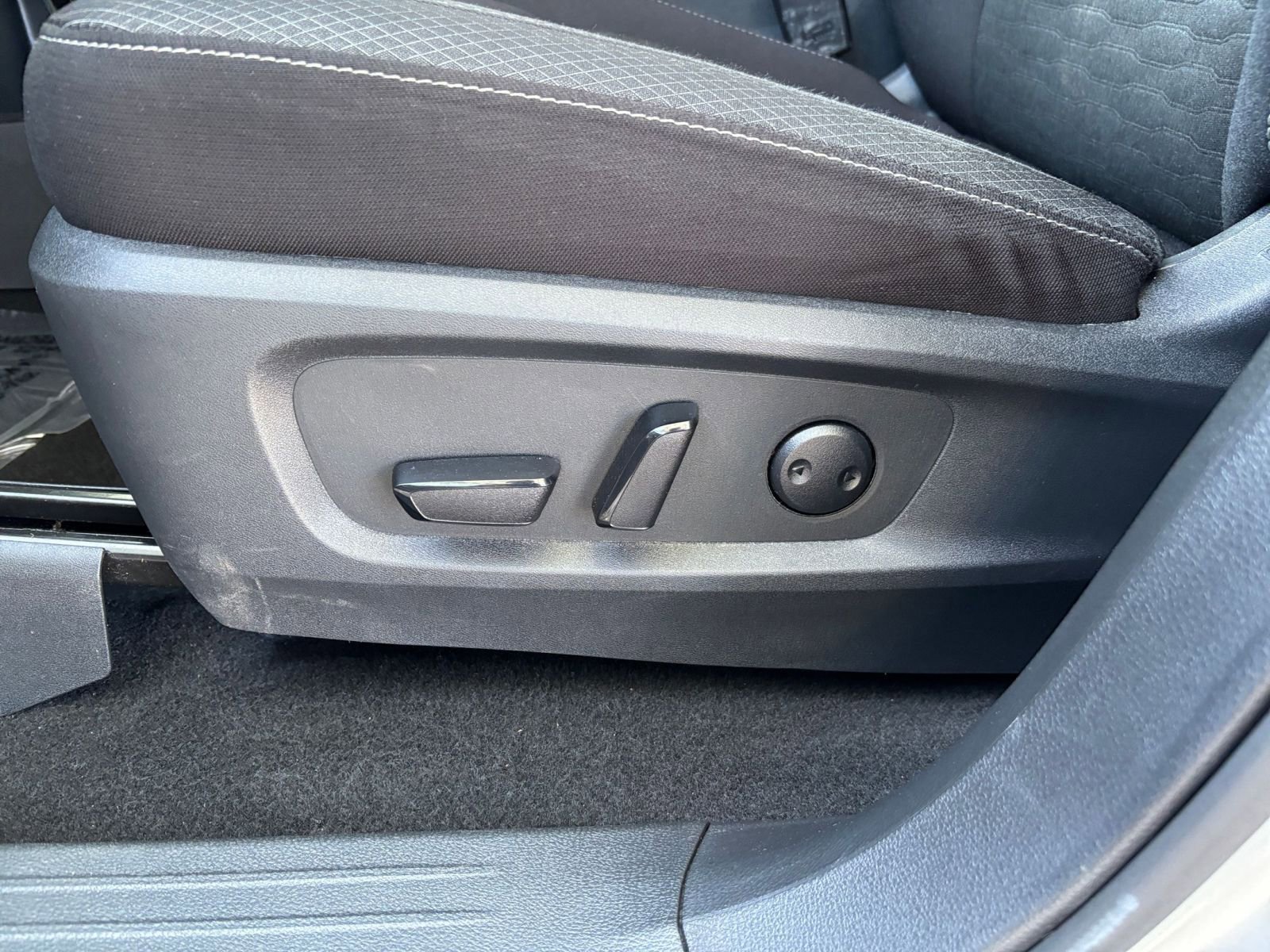 Used 2024 Nissan Pathfinder SV image 22