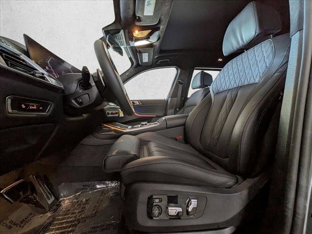 New 2025 BMW X7 M60i w/ Climate Comfort Package image 4