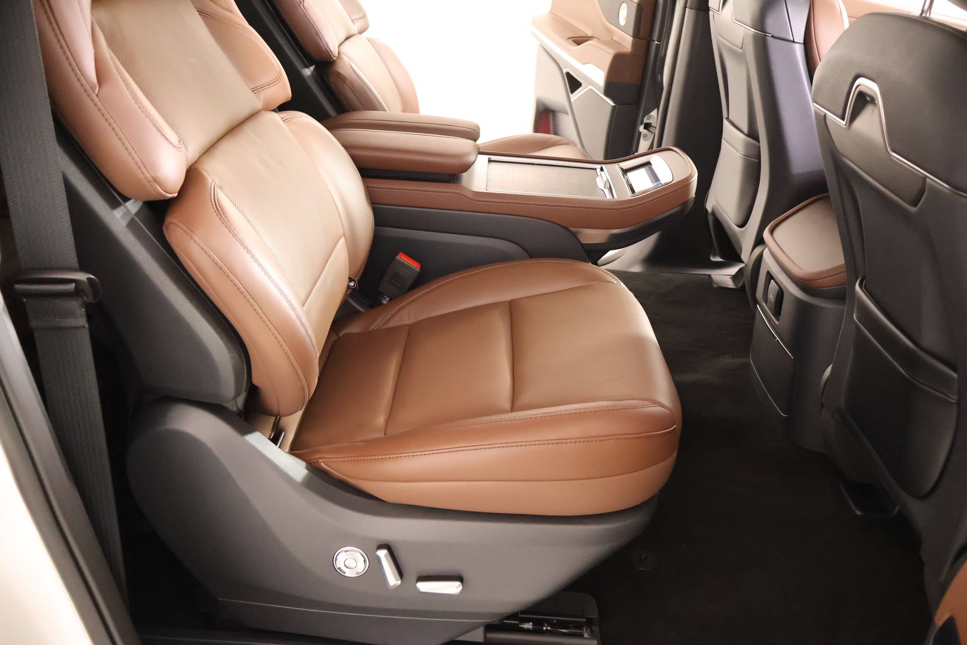 New 2027 Lincoln Navigator L Reserve AWD/4WD image 16