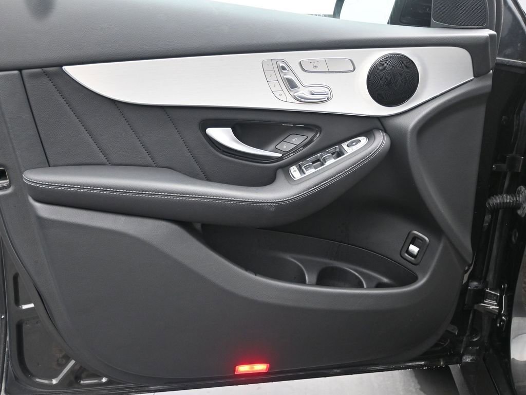 Used 2022 Mercedes-Benz GLC 300 image 4