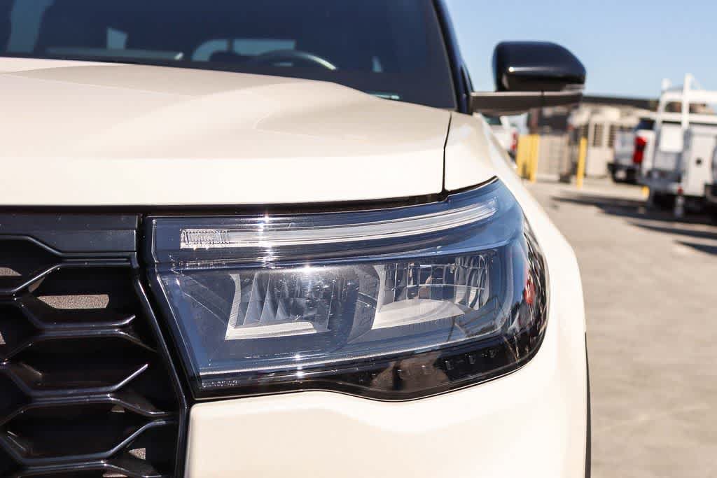 Certified 2025 Ford Explorer ST-Line RWD image 7