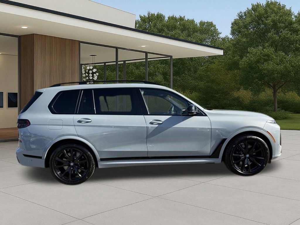 Used 2025 BMW X7 M60i image 7