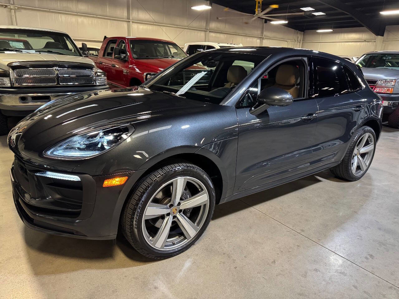 Used 2024 Porsche Macan w/ Premium Plus Package image 21