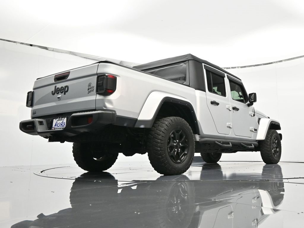 Certified 2022 Jeep Gladiator Willys image 40
