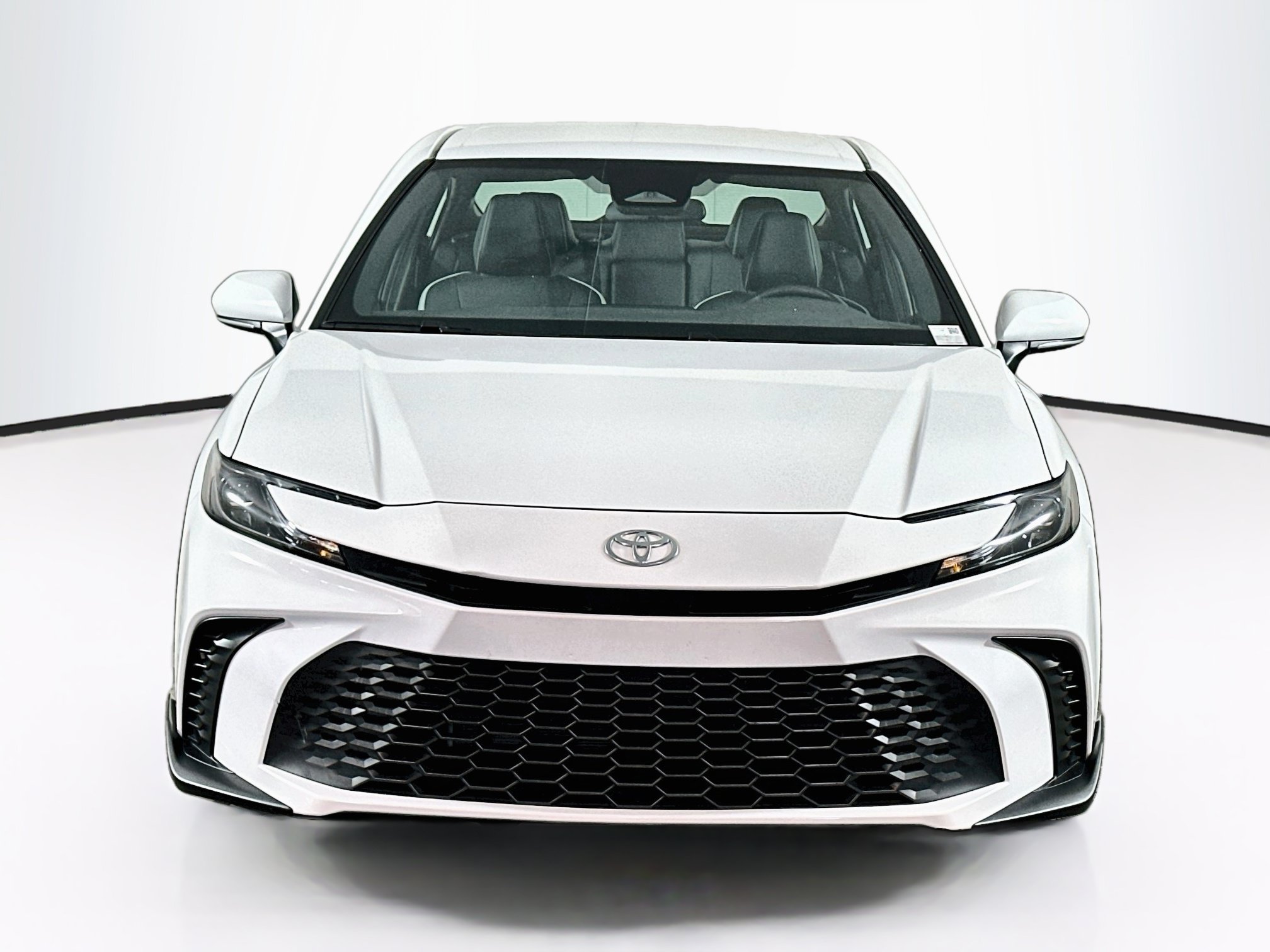 Used 2025 Toyota Camry SE FWD image 2