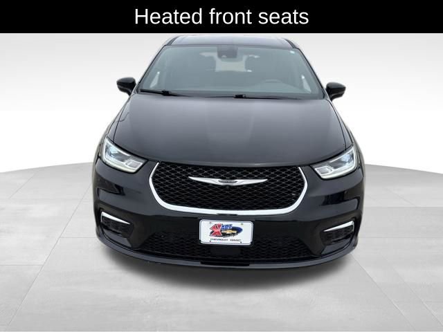 Used 2025 Chrysler Pacifica Select image 9