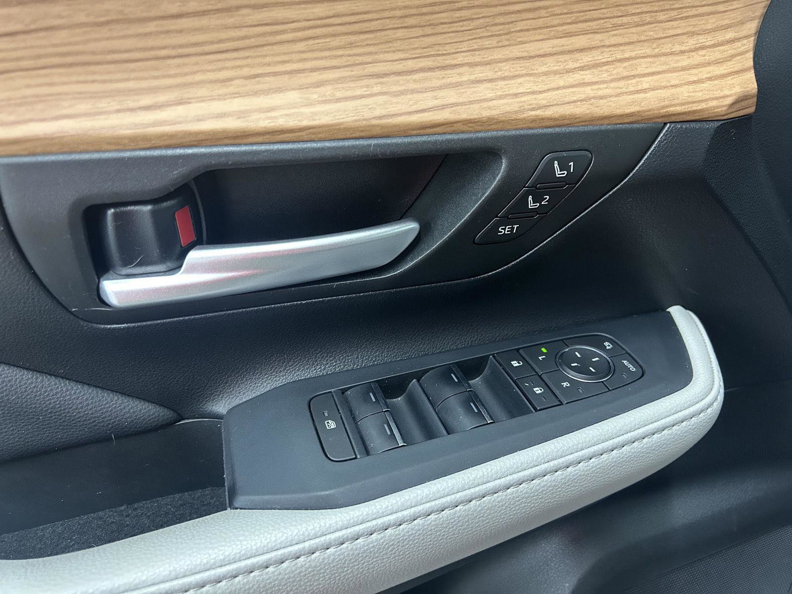 Used 2024 Toyota Grand Highlander Limited image 13