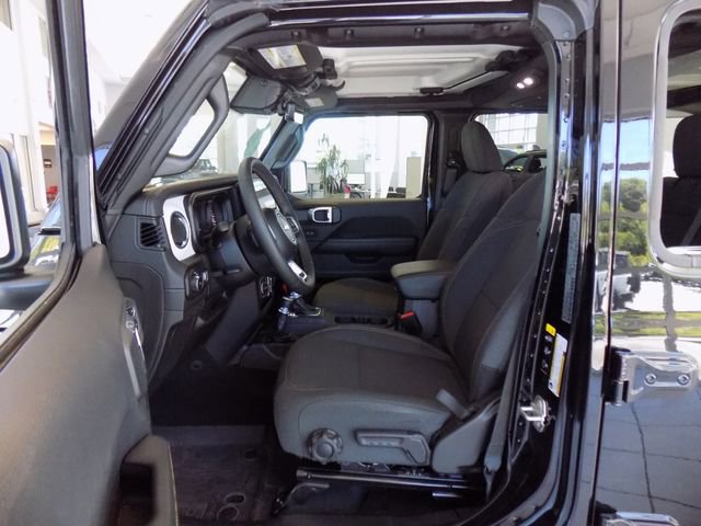 Certified 2024 Jeep Wrangler Unlimited Sahara w/ Technology Group AWD/4WD image 19