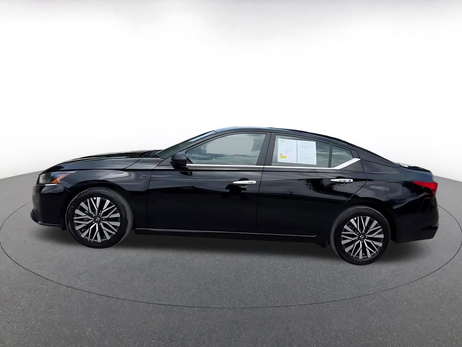 Used 2025 Nissan Altima 2.5 SV FWD image 9
