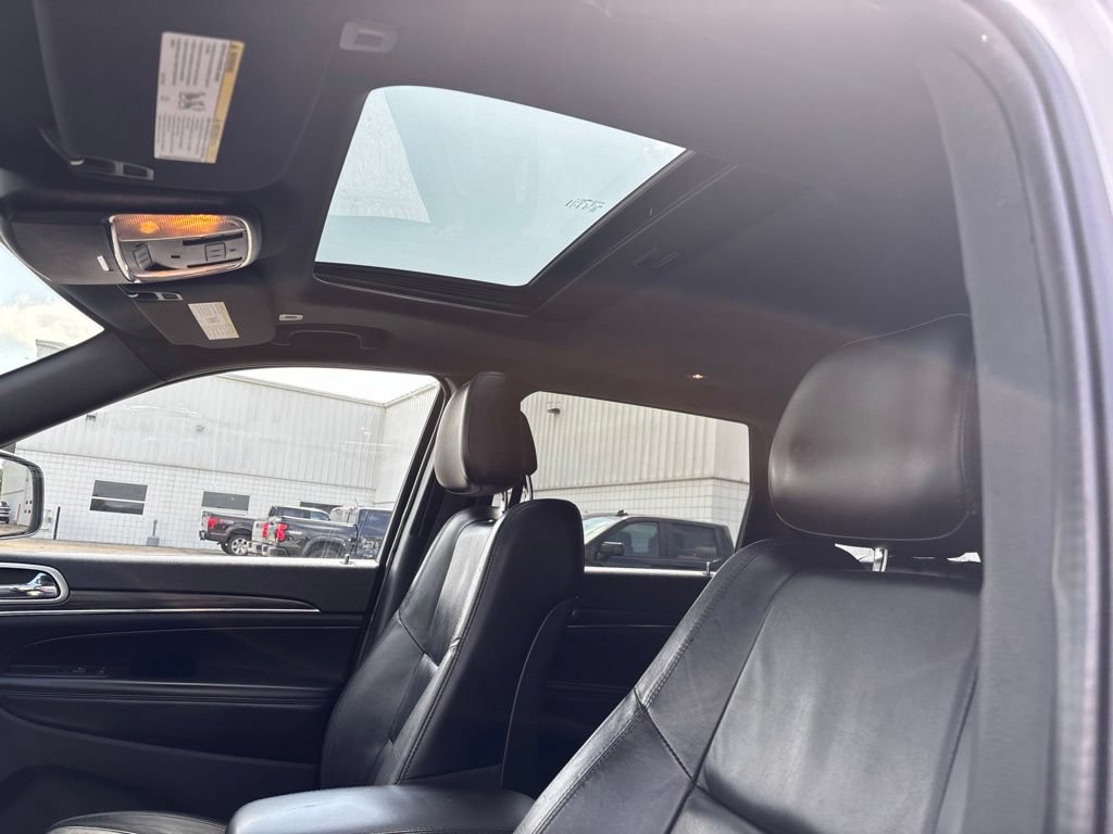 Used 2022 Jeep Grand Cherokee Limited AWD/4WD image 32