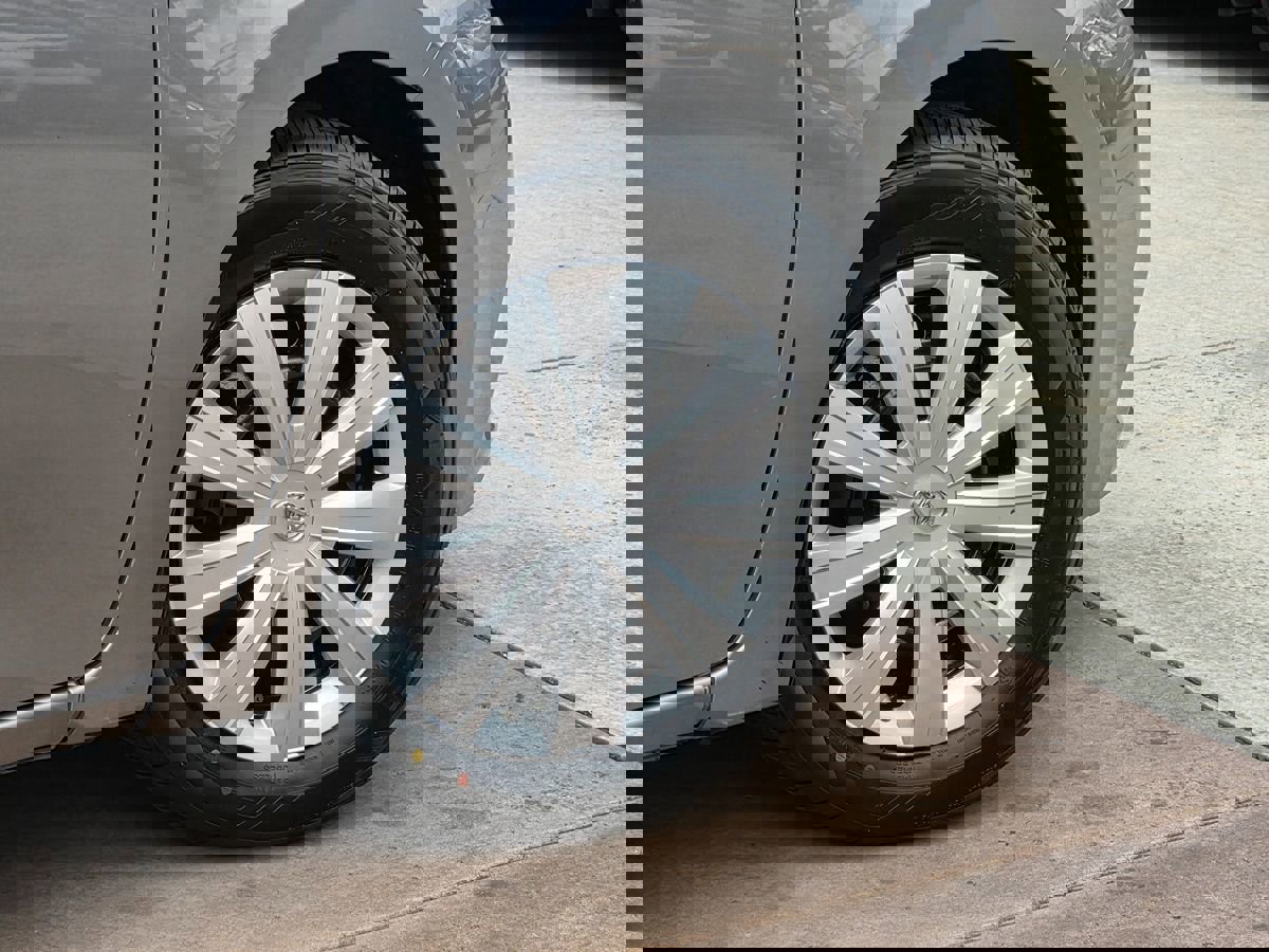 Used 2016 Toyota Corolla LE FWD image 13