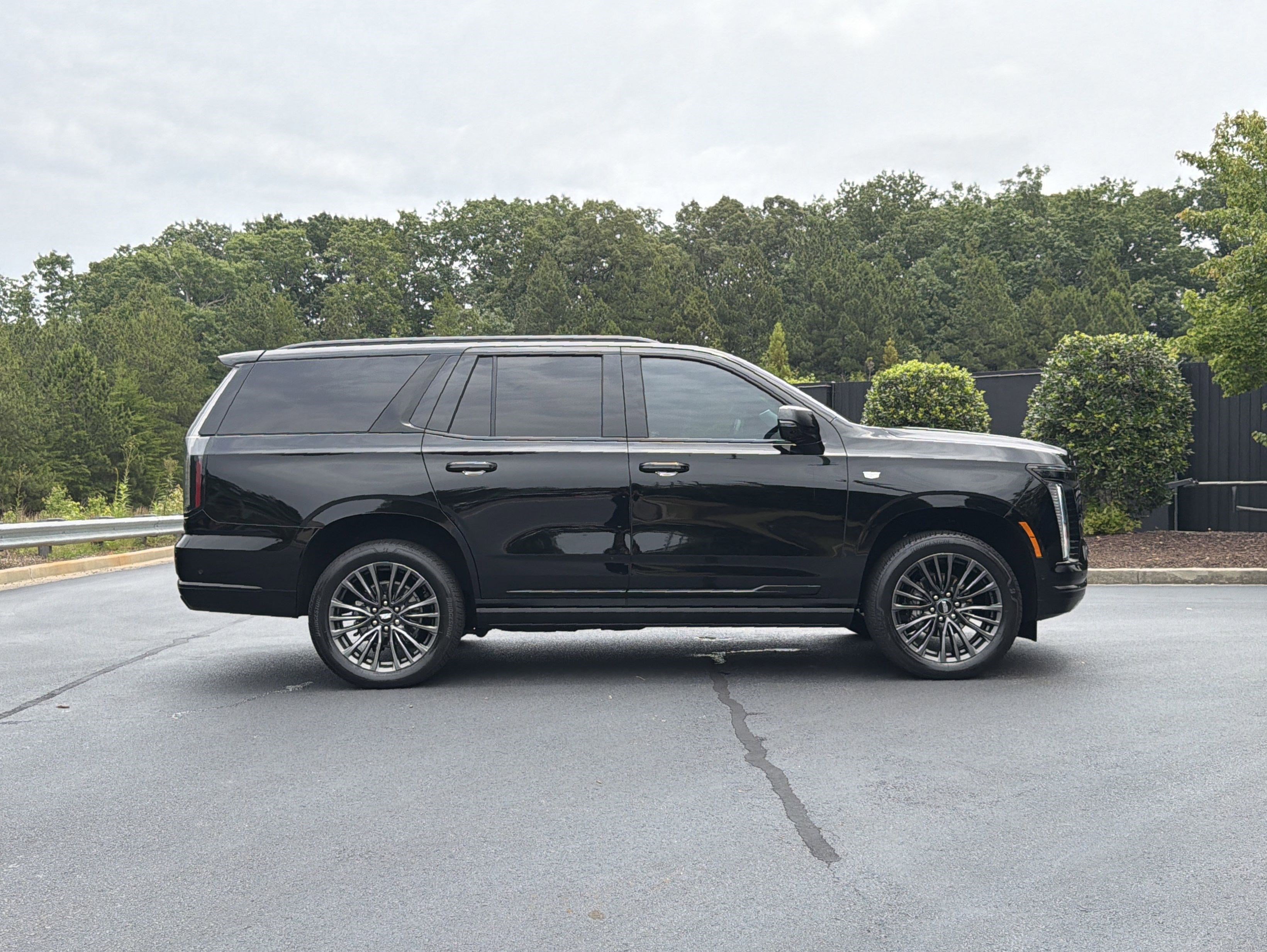Used 2026 Cadillac Escalade Platinum Sport w/ LPO, Floor Liner Package AWD/4WD image 5