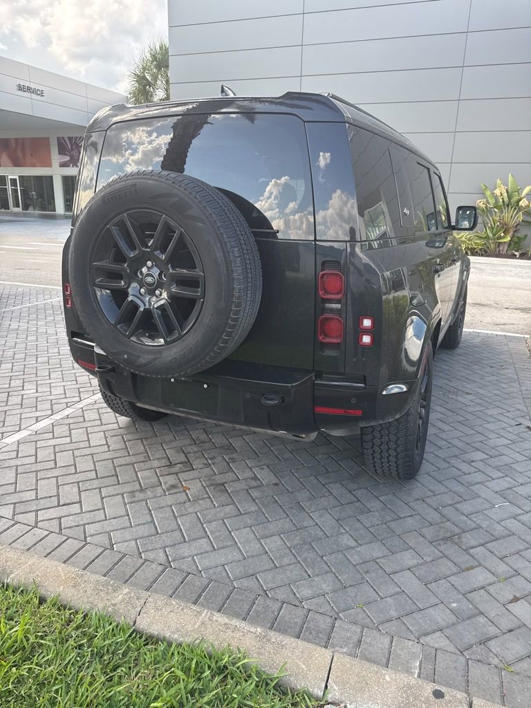 Used 2024 Land Rover Defender 110 X-Dynamic SE image 11