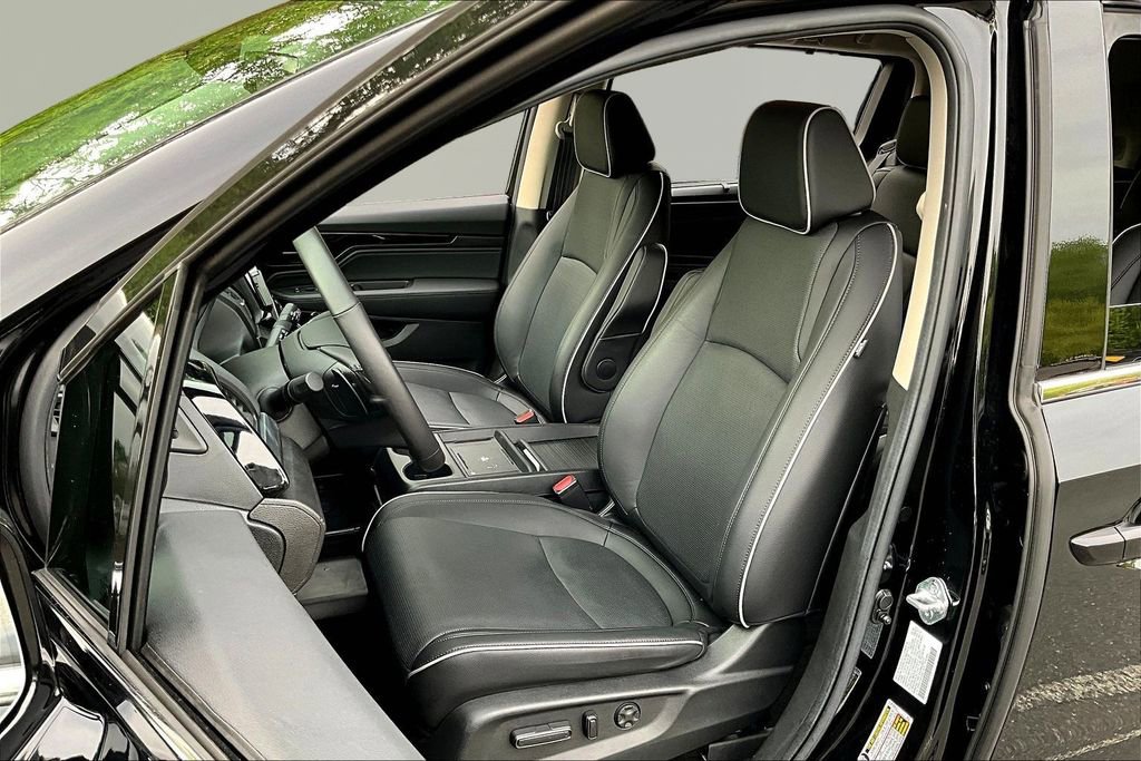 Used 2025 Honda Odyssey Elite image 17
