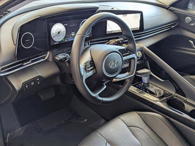 Used 2023 Hyundai Elantra Limited image 9