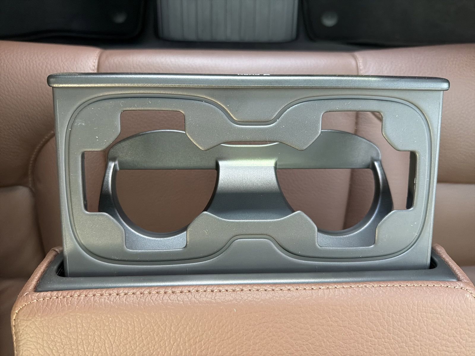 Certified 2025 Volvo XC60 T8 Plus w/ Protection Package Premier image 88