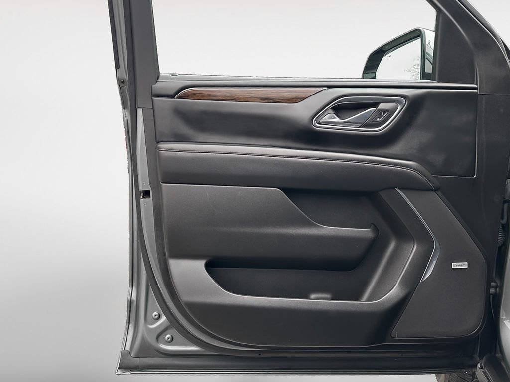 Used 2023 Chevrolet Suburban Premier image 14