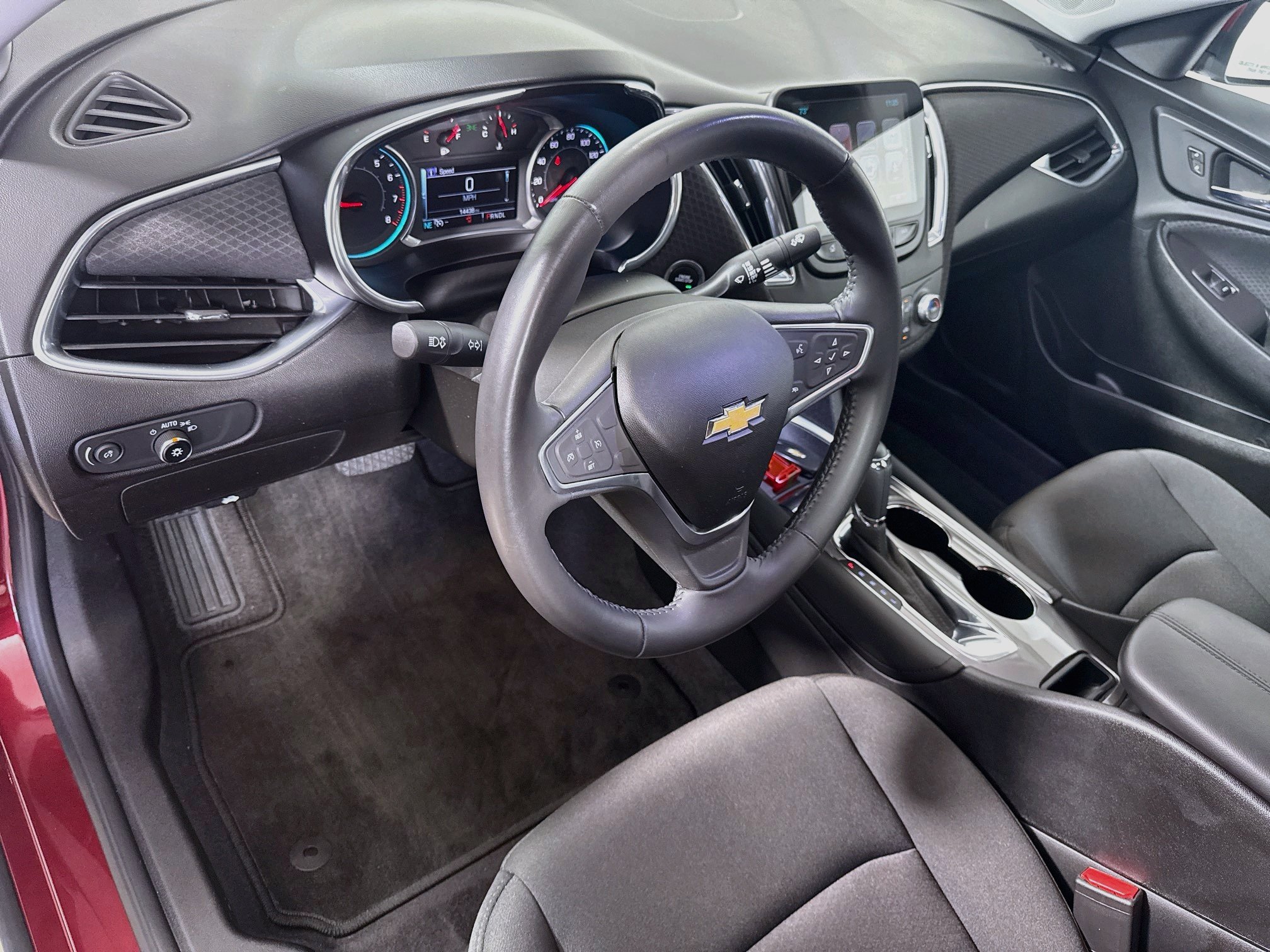 Used 2018 Chevrolet Malibu LT FWD image 9