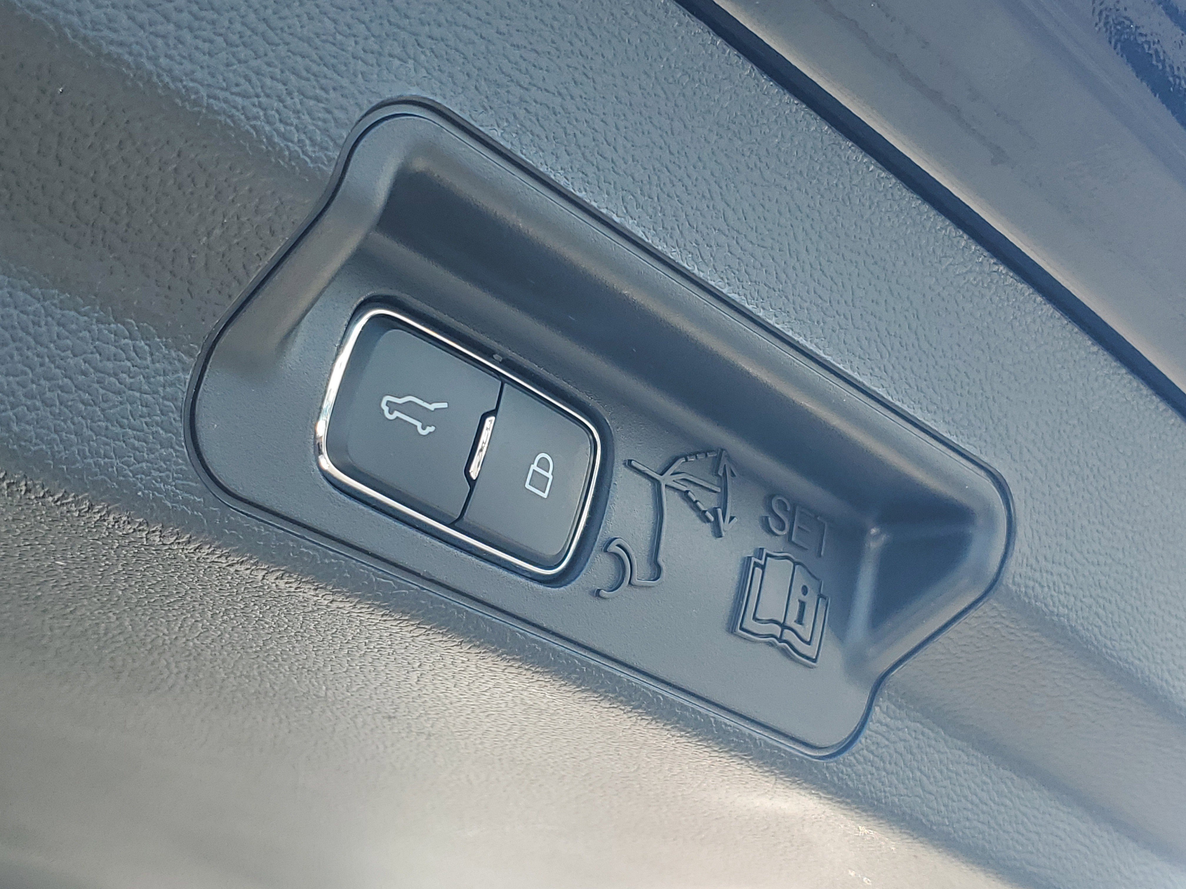 Used 2025 Ford Explorer Active RWD image 26