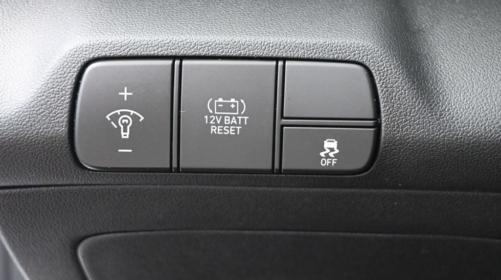 Used 2025 Hyundai Elantra SEL FWD image 27