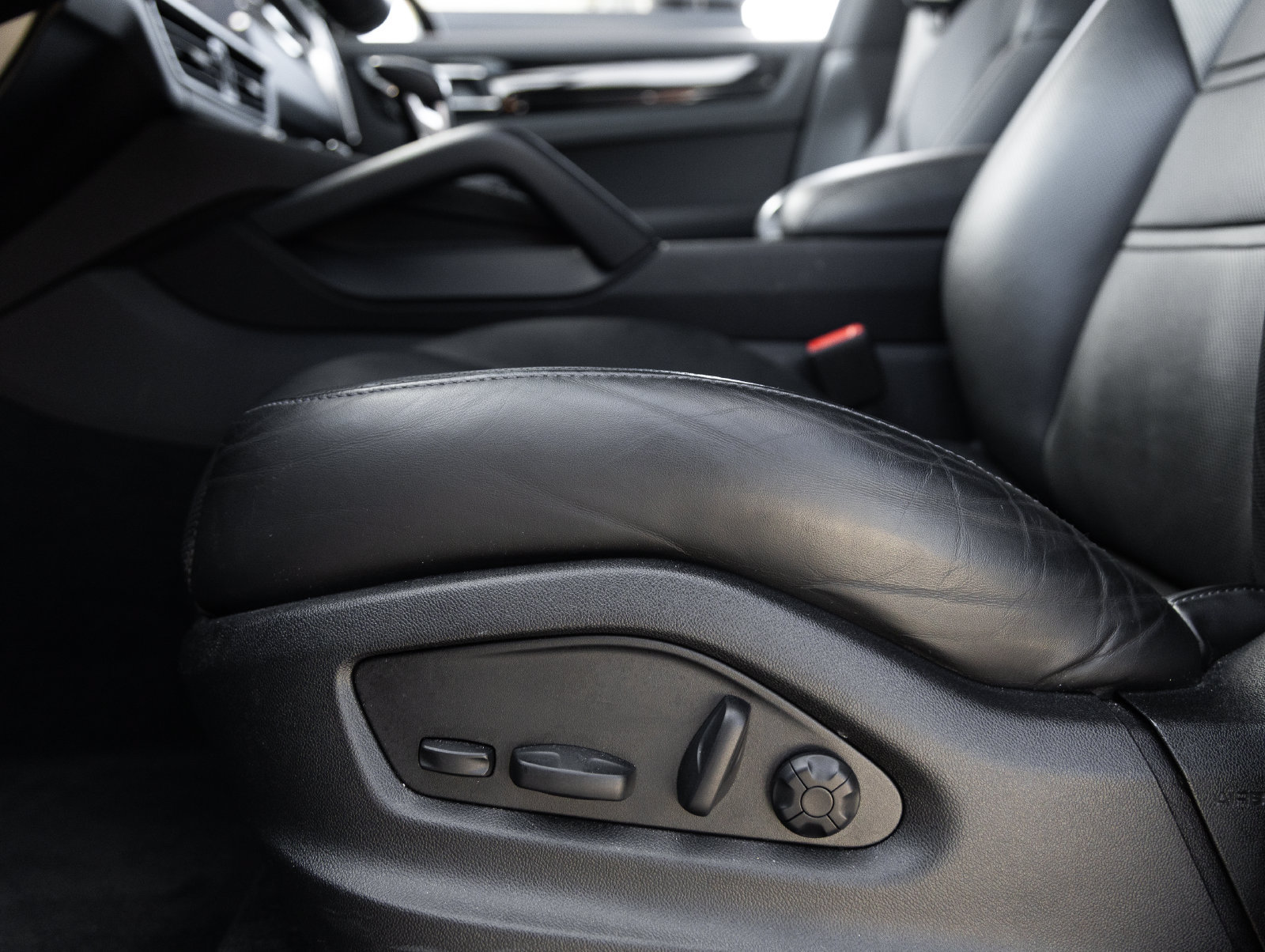 Certified 2023 Porsche Cayenne Platinum Edition AWD/4WD image 22