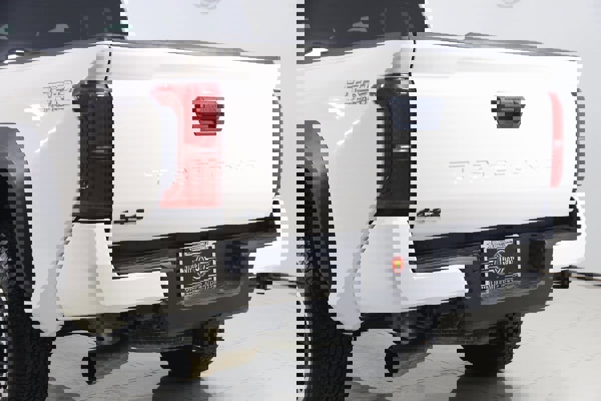 Used 2024 Toyota Tacoma TRD Off-Road image 20