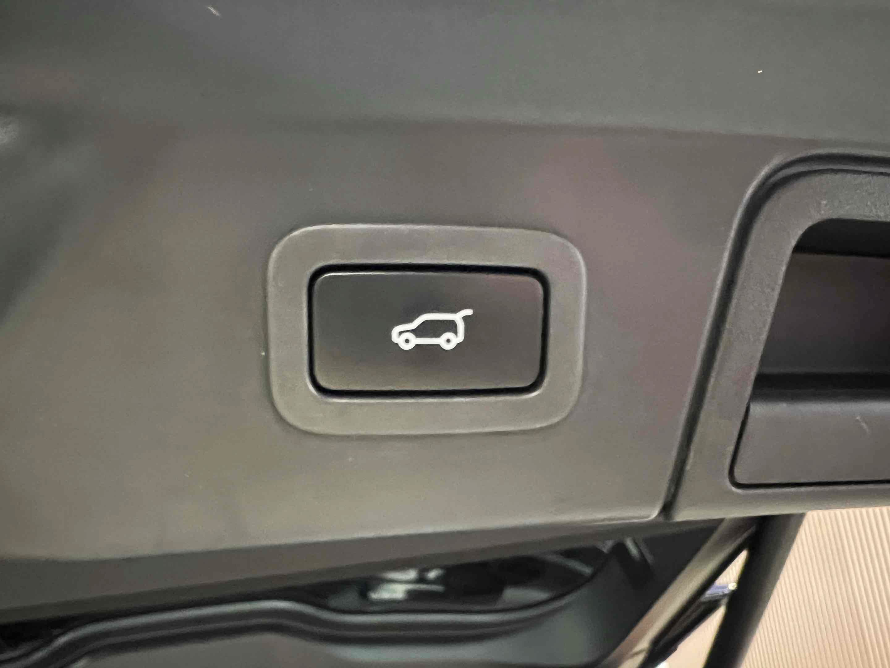 Used 2020 Land Rover Range Rover Velar S AWD/4WD image 13
