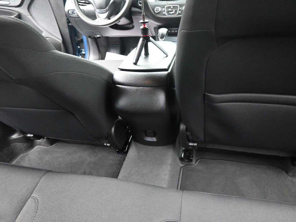 Used 2025 Chevrolet Malibu LS image 3