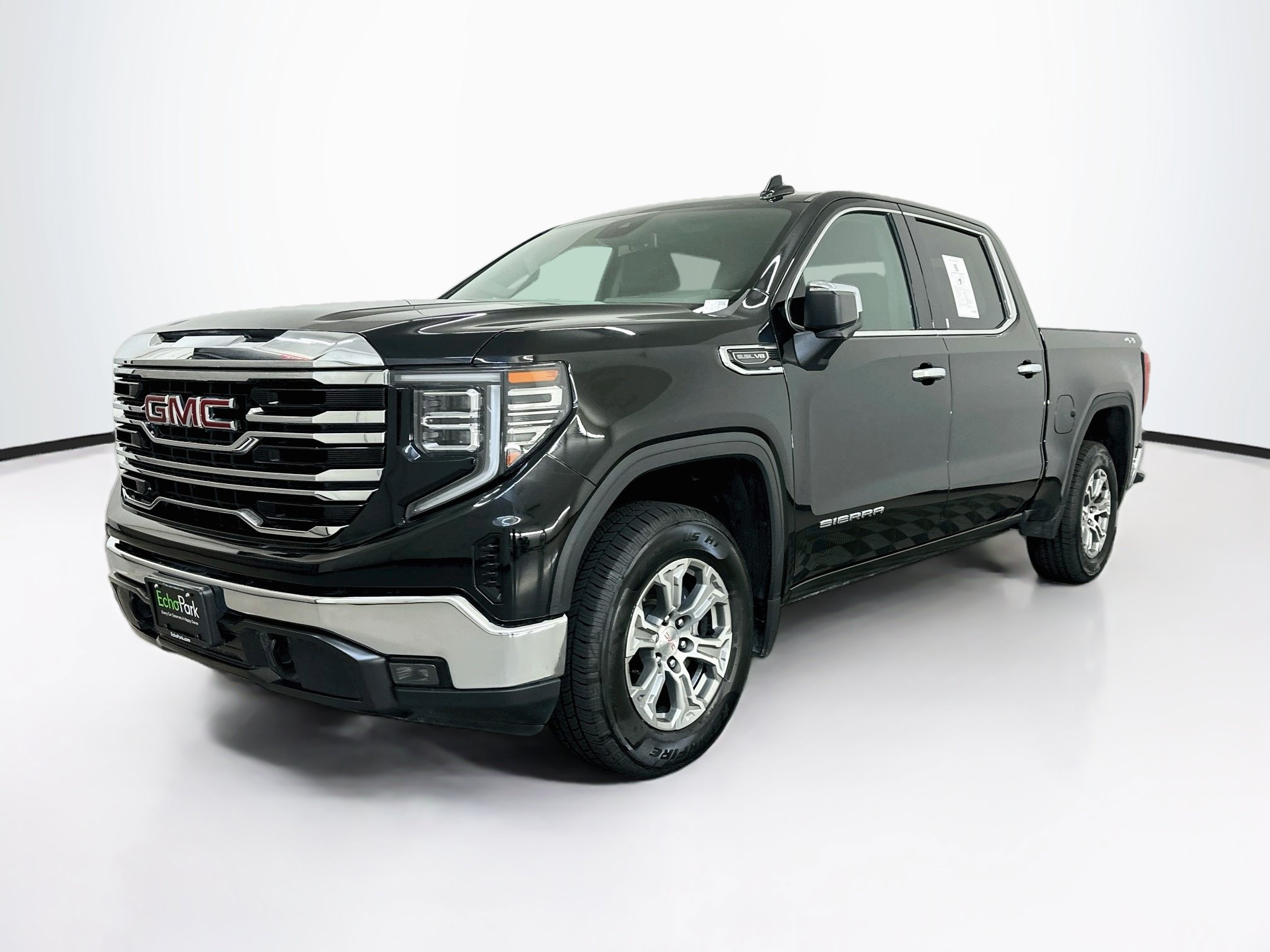 Used 2025 GMC Sierra 1500 SLT AWD/4WD image 3