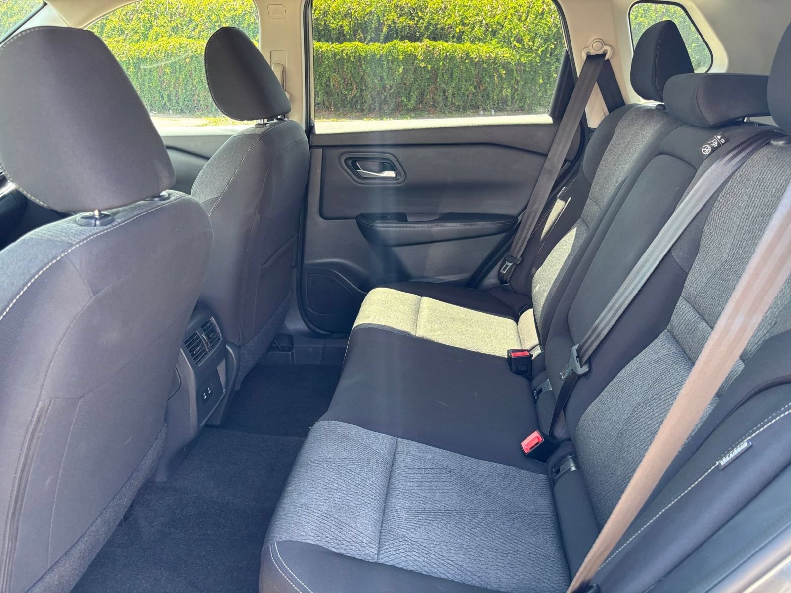 Used 2025 Nissan Rogue SV FWD image 27