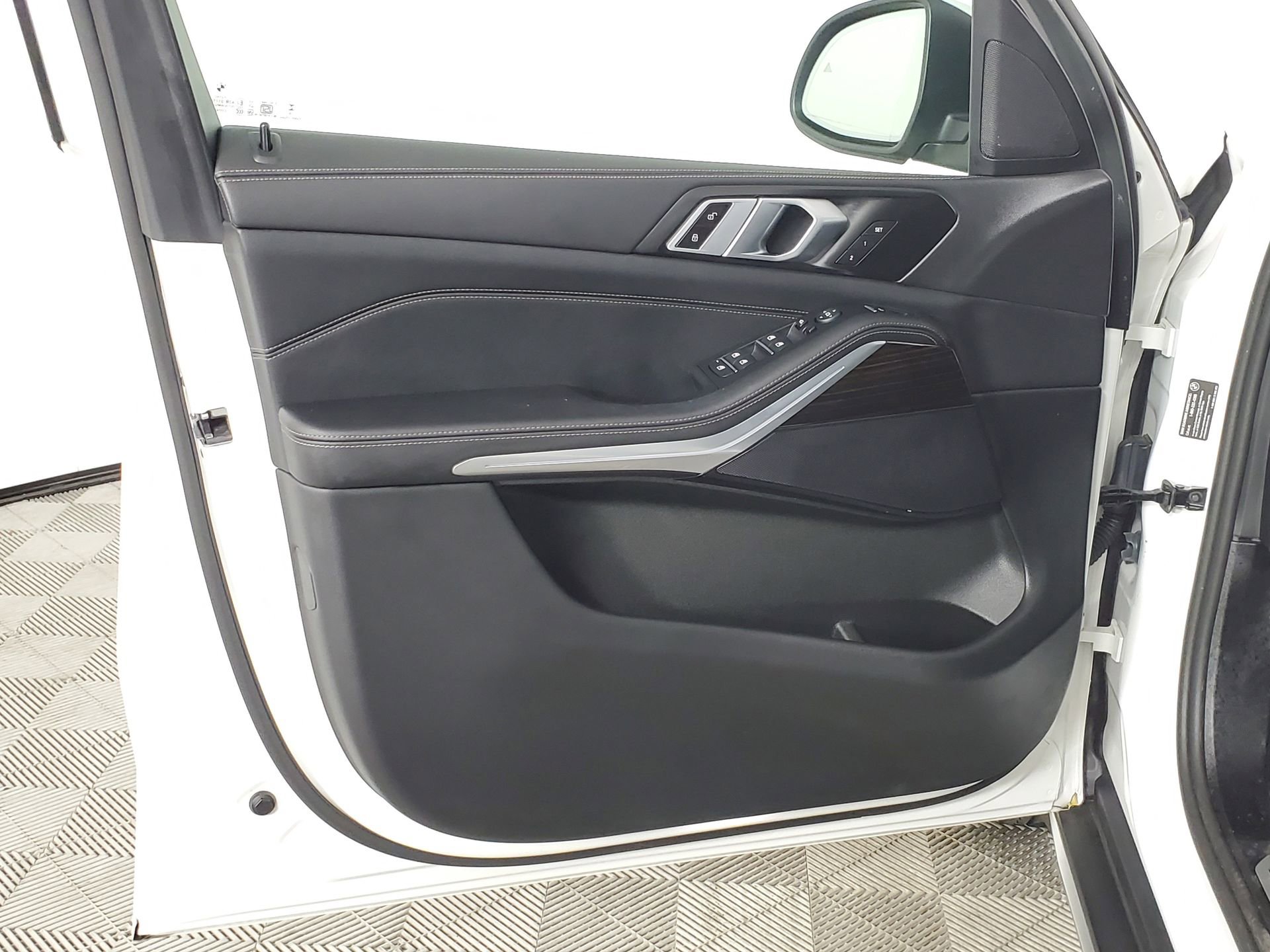 Used 2025 BMW X5 xDrive40i w/ Parking Assistance Package image 25