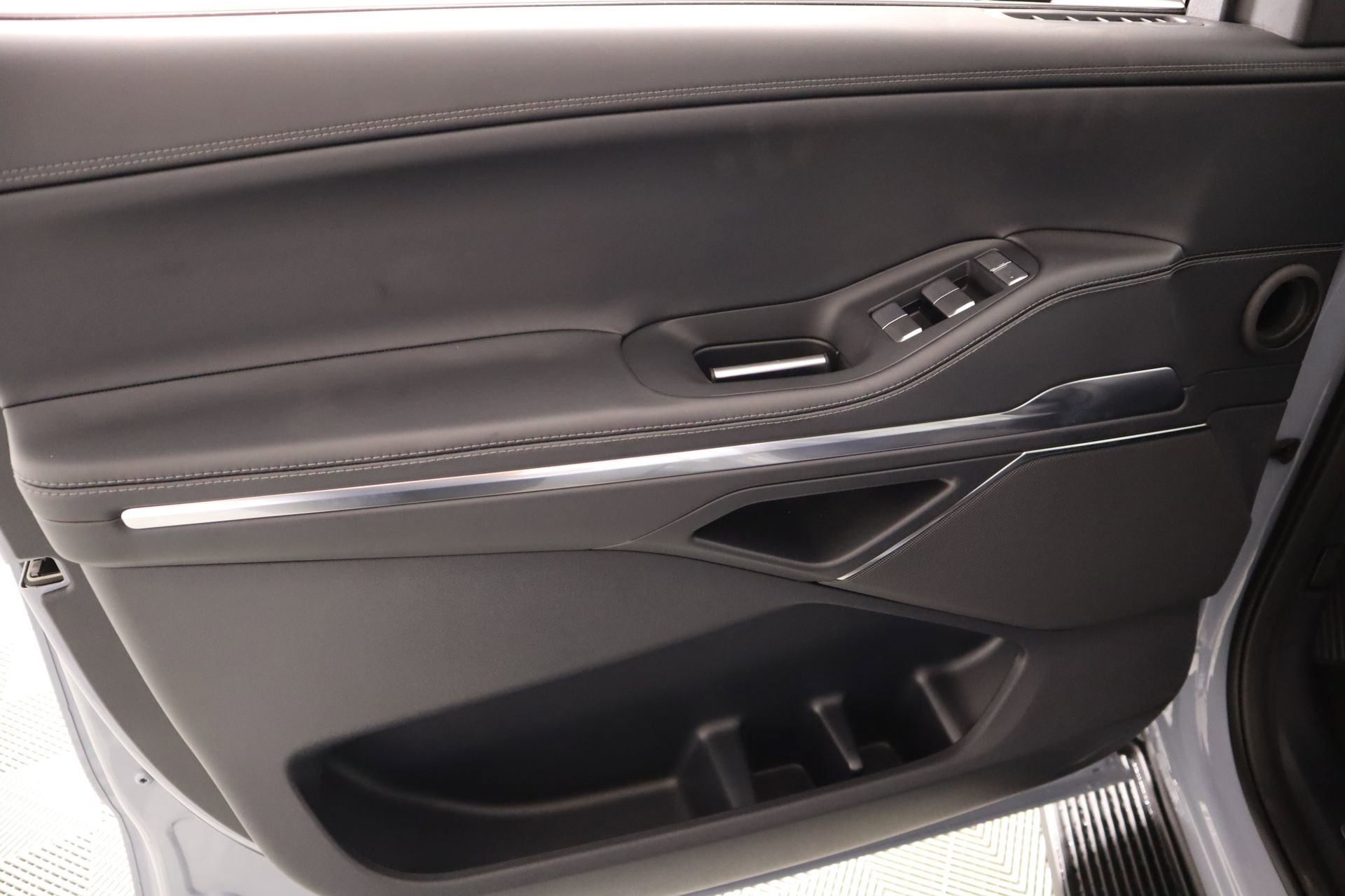 New 2026 Lincoln Navigator Premiere AWD/4WD image 17