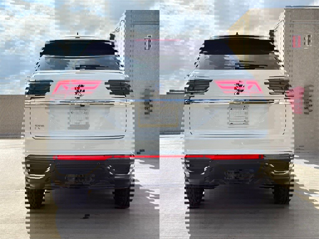 Used 2023 Volkswagen Atlas Cross Sport SE w/ Panoramic Sunroof Package image 6