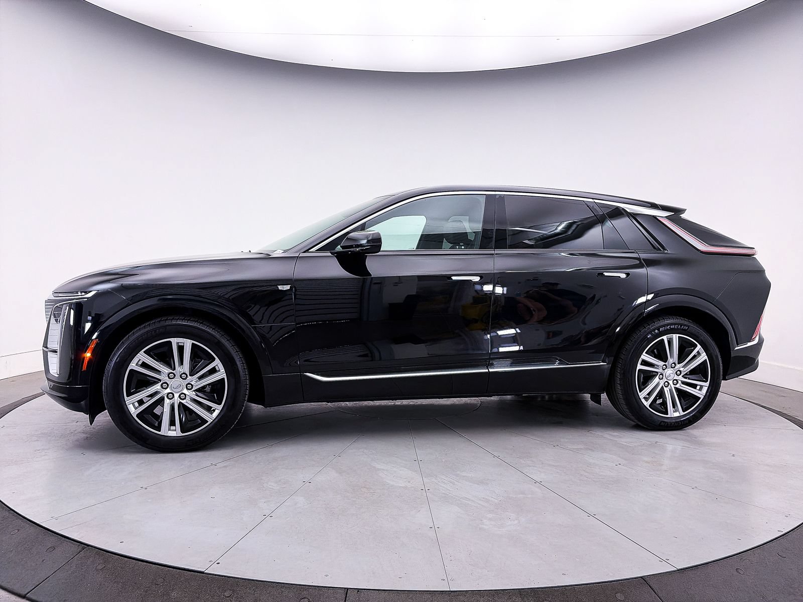 Used 2024 Cadillac Lyriq Tech RWD image 40