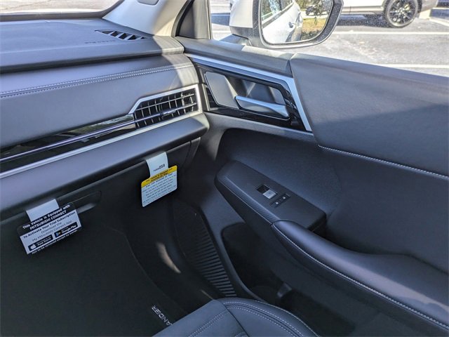 New 2025 Mitsubishi Outlander SE image 18