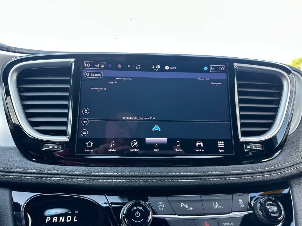 Used 2025 Chrysler Pacifica Limited FWD image 25