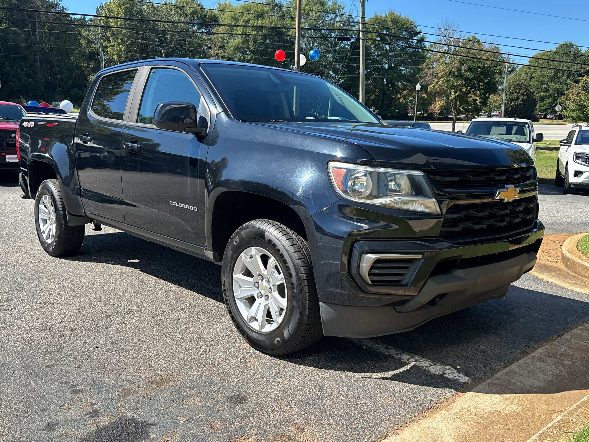 Used 2021 Chevrolet Colorado LT AWD/4WD image 3
