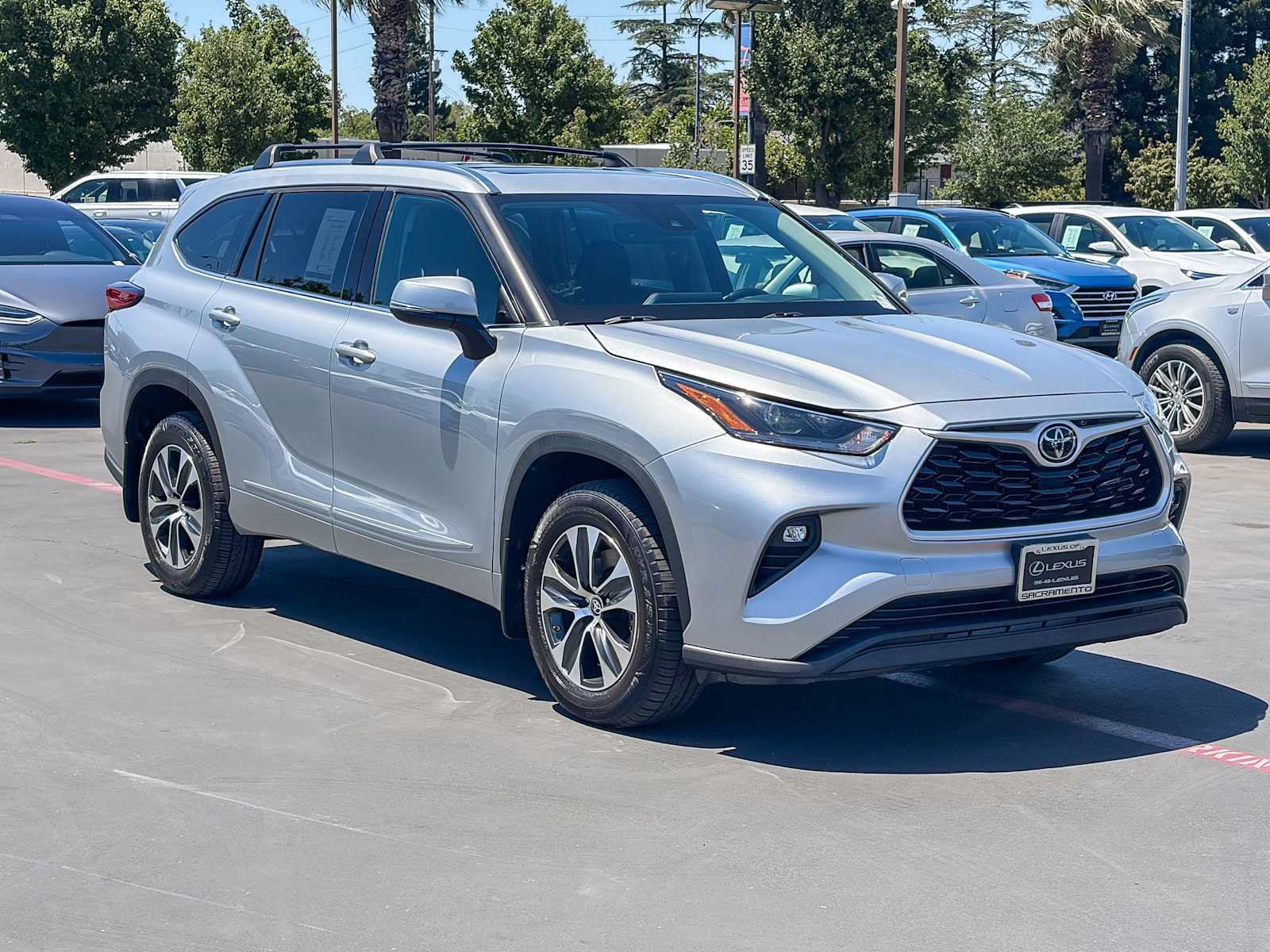 Used 2021 Toyota Highlander XLE AWD/4WD image 5