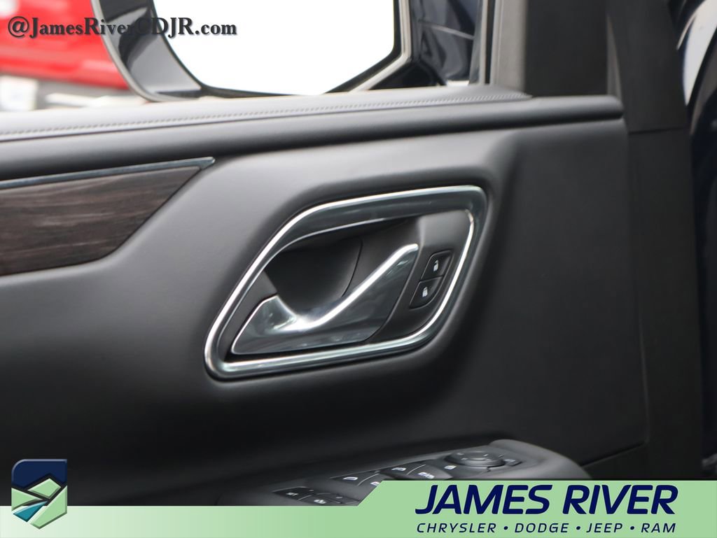 Used 2024 Chevrolet Suburban LT image 23