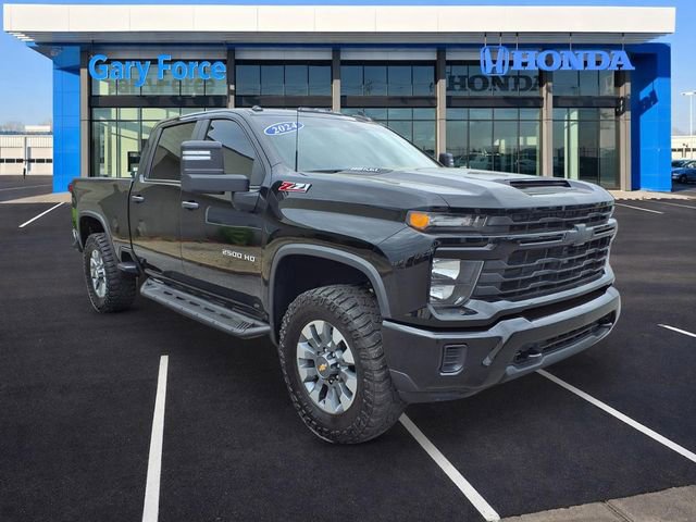 Used 2024 Chevrolet Silverado 2500 Custom AWD/4WD image 1