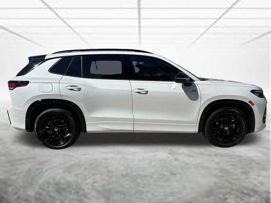 New 2026 Volkswagen Tiguan SE R-Line FWD image 7