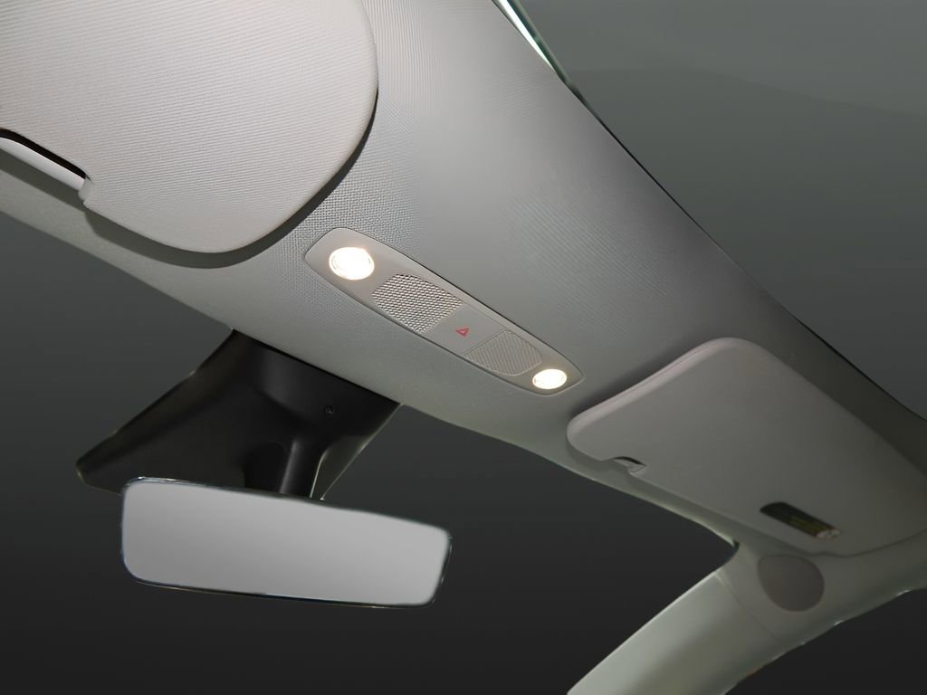 Used 2022 Tesla Model Y Long Range image 28