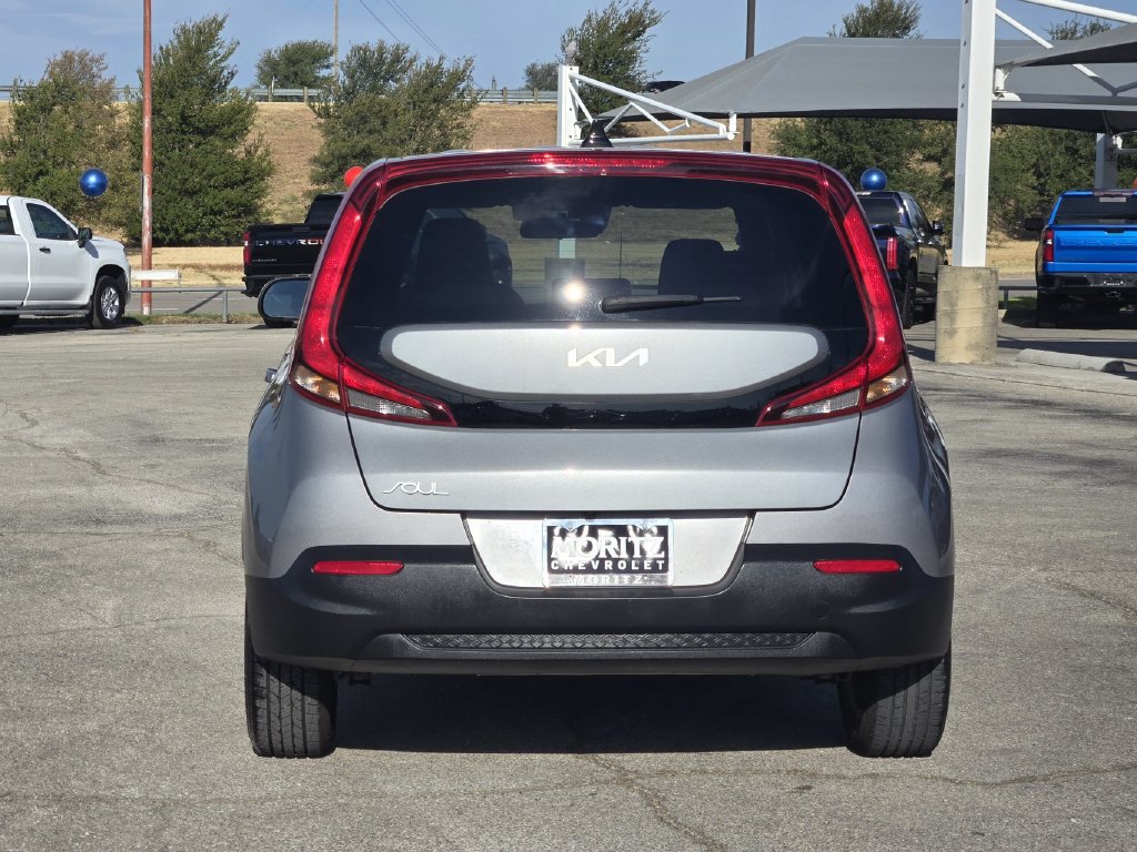 Certified 2022 Kia Soul LX w/ Technology Package FWD image 7